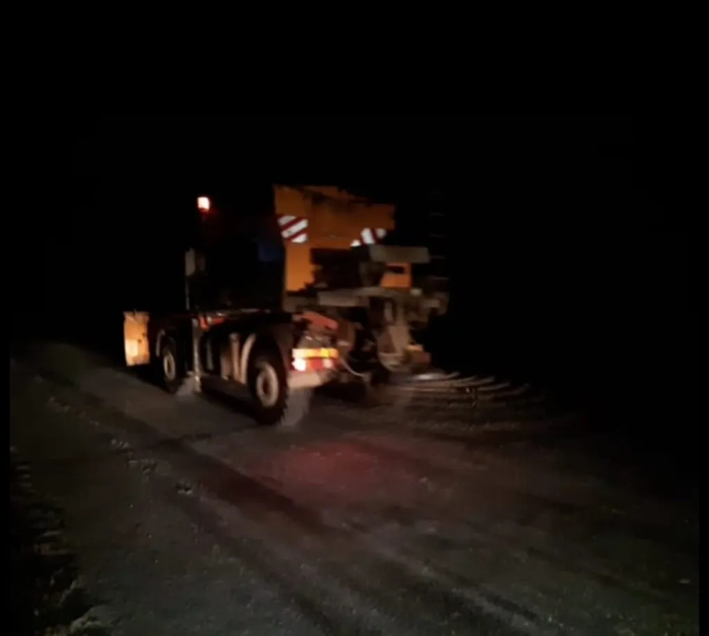 RAJDP: 16 autospeciale cu lamă și sărărițe au intervenit pe drumurile județene – foto 2