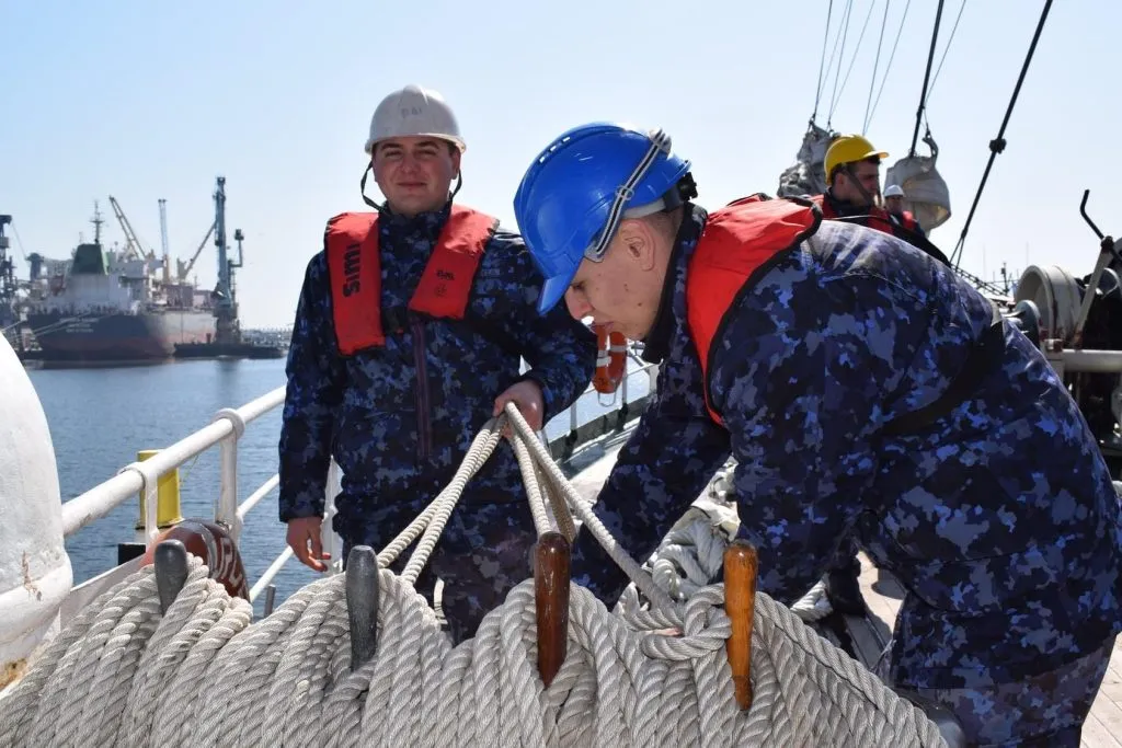 Elevii Școlii Militare de Maiștri a Forțelor Navale, activități de instrucție la bordul navei-școală ”Mircea” – foto 5