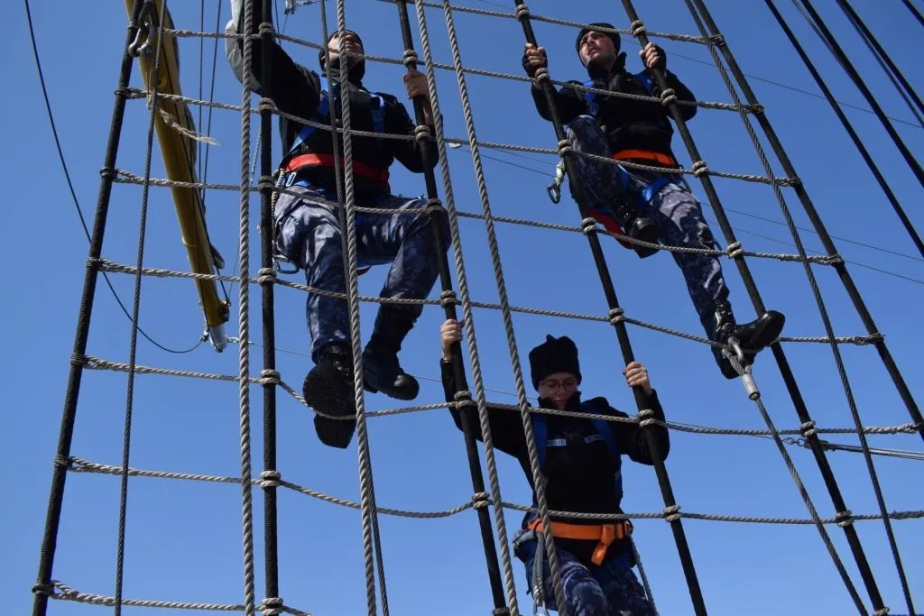Elevii Școlii Militare de Maiștri a Forțelor Navale, activități de instrucție la bordul navei-școală ”Mircea” – foto 10