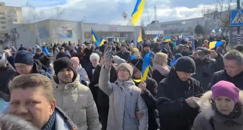 Ucraina: Proteste printre bombardamente în Herson – foto 5
