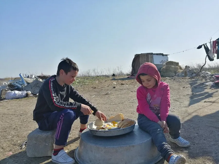 Paște fericit! Copiii se culcă flămânzi, în „Dobrogea Sălbatică”! – foto 8