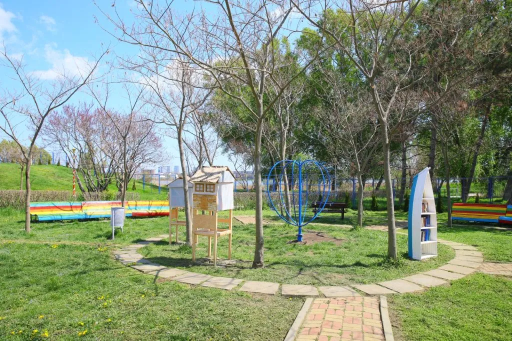 Popas de lectură în Țara Piticilor din Parcul Tăbăcărie – foto 3