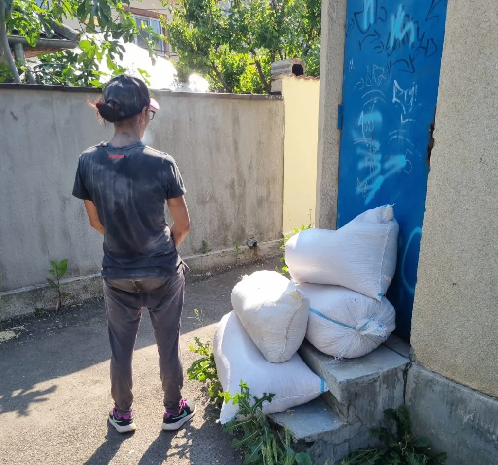 Femeie prinsă în flagrant, în Constanța. A furat peste 900 de kilograme porumb dintr-un tren – foto 3