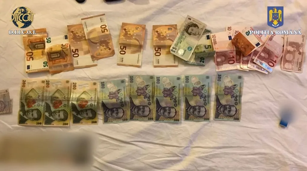 O persoană a fost reținută de polițiști în urma perchezițiilor din Mamaia – foto 3