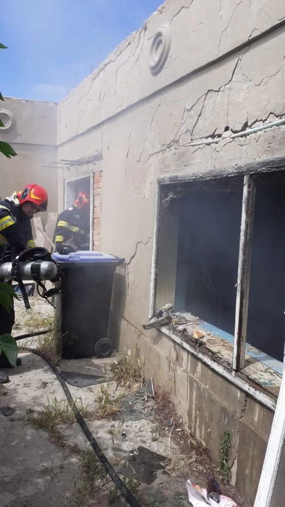 O casă a luat foc în județul Tulcea – foto 2