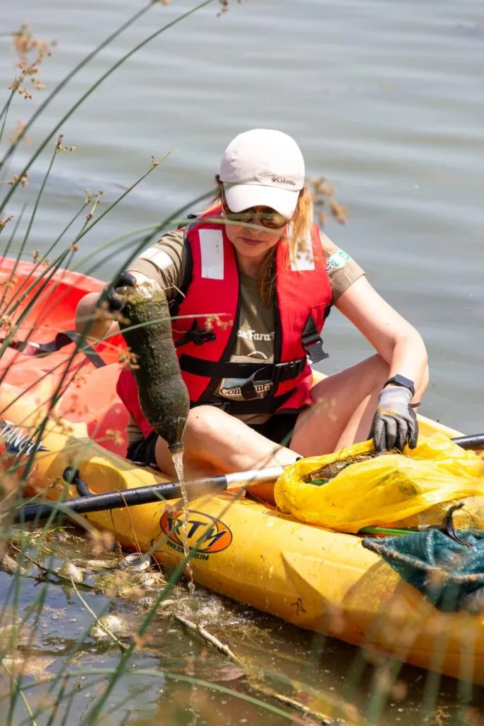 „Tomberonul” din Lacul Tăbăcăriei: de la banalele ambalaje la cărucioare de cumpărături și trotinete – foto 6