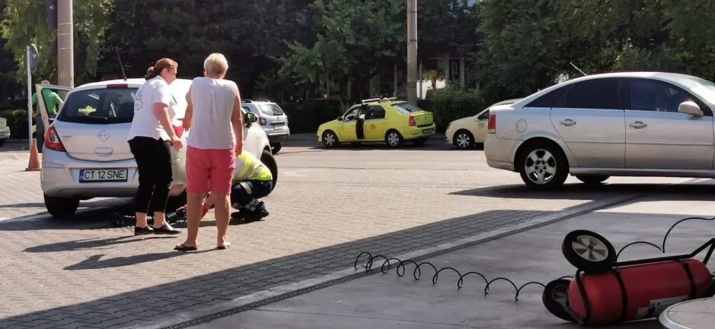 EXCLUSIV: Iată ce a pățit o bunicuță, într-o benzinărie constănțeană! – foto 2