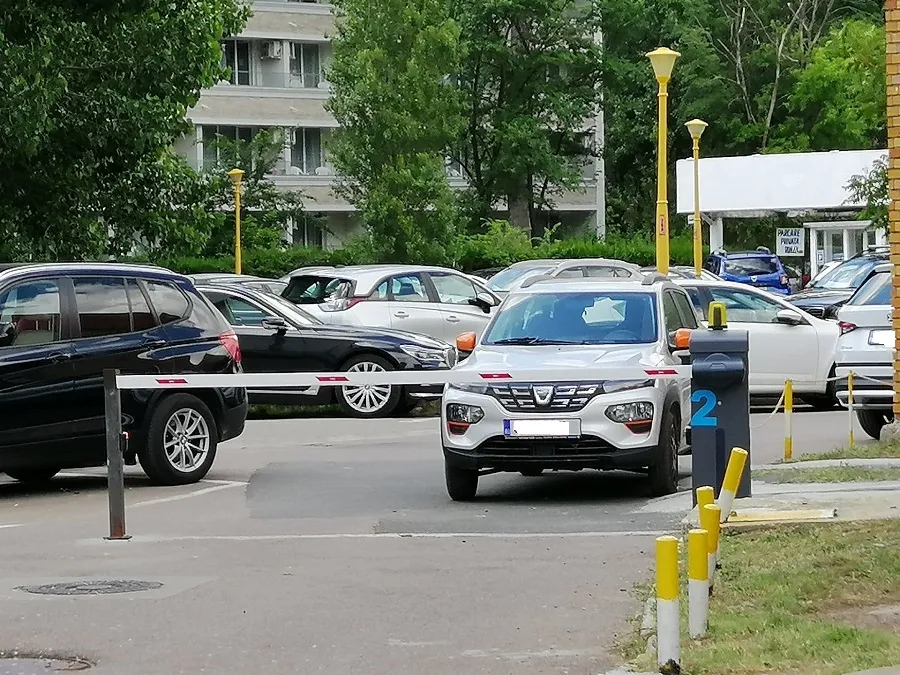 Mulțumim, Mamaia! Ne cazăm în parcări, cu tot cu șezlong! – foto 4