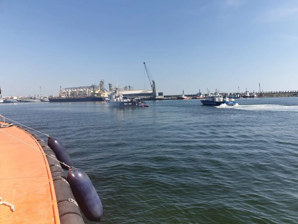UPDATE: La bordul navei interceptată în zona Costinești se aflau peste 50 de migranți – foto 2