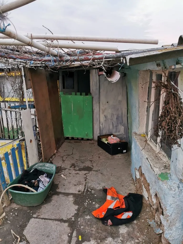 Tatăl le-a murit, mama i-a părăsit. Paralizați de durere, nu mai vorbesc! – foto 7