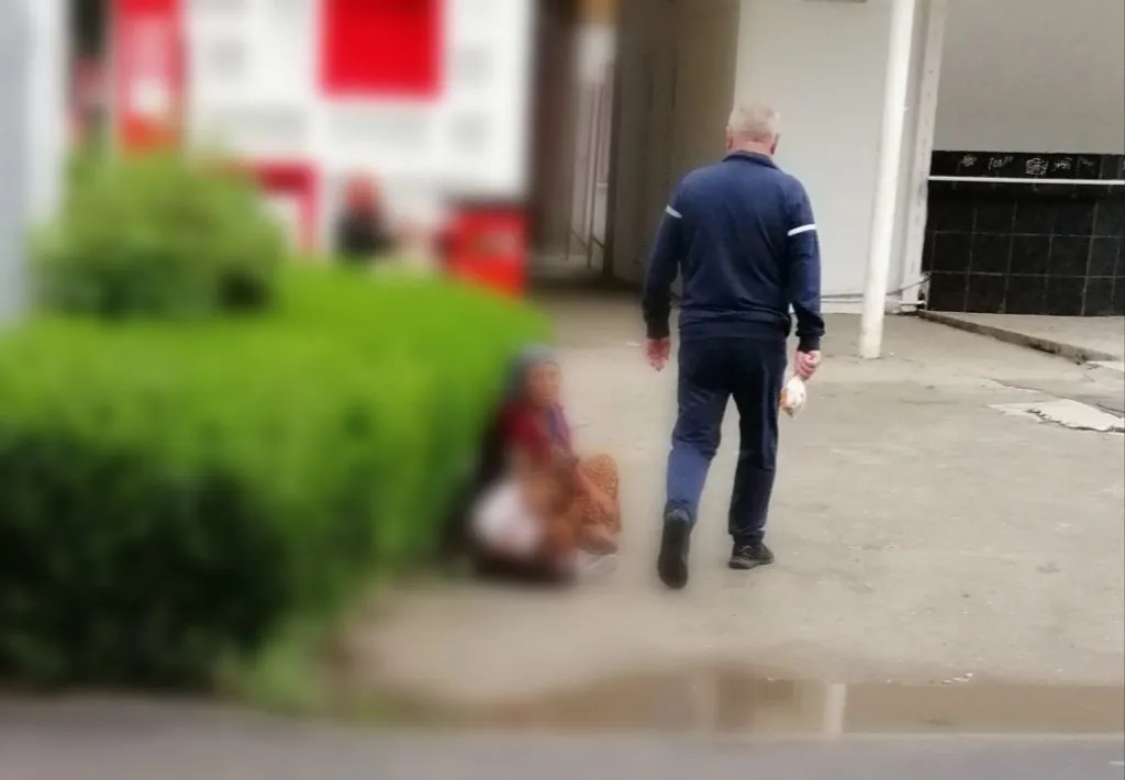 Eforie, fără omenie. Copiii exploatați, salvați doar de ploaie! – foto 3