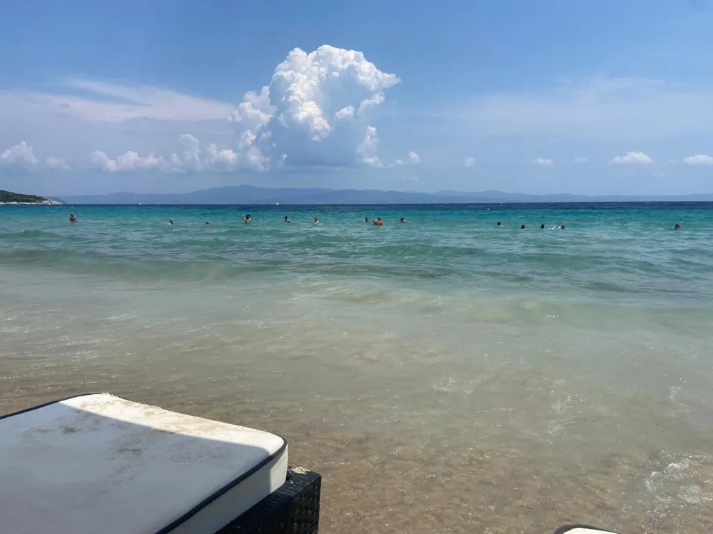 De ce se simte furat românul pe plajele de la noi și răsfățat la greci  – foto 3