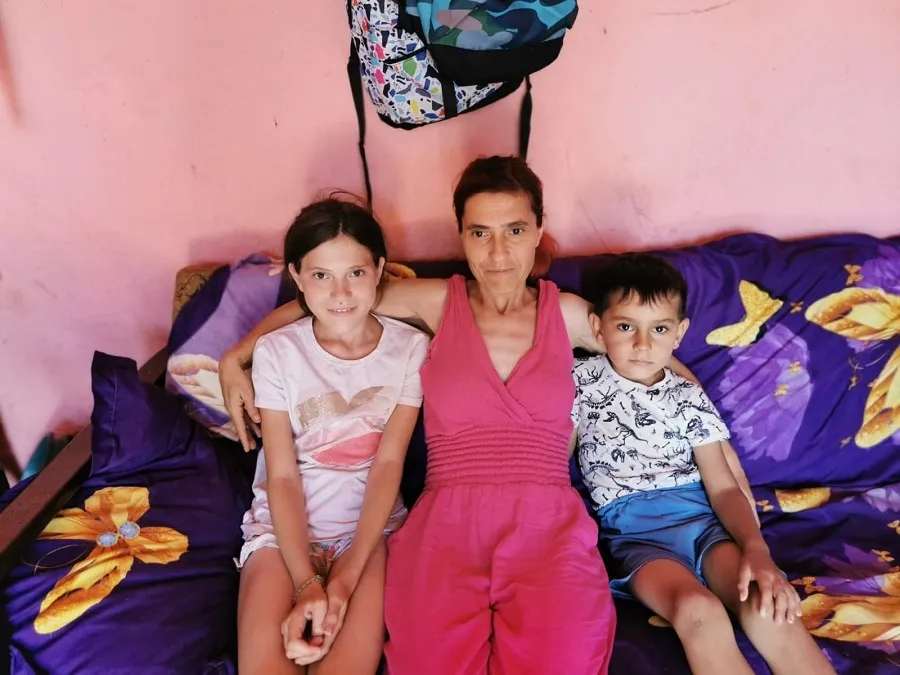 Căminul terorii: Mamă a patru copii, torturată și abandonată de soț! – foto 2