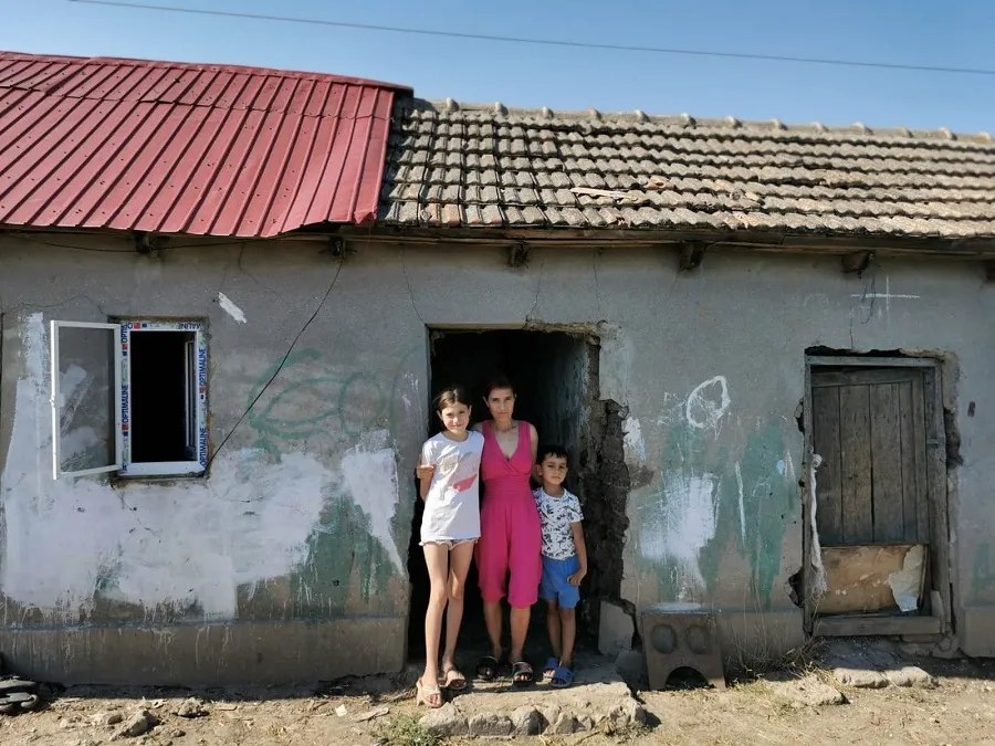 Căminul terorii: Mamă a patru copii, torturată și abandonată de soț! – foto 9