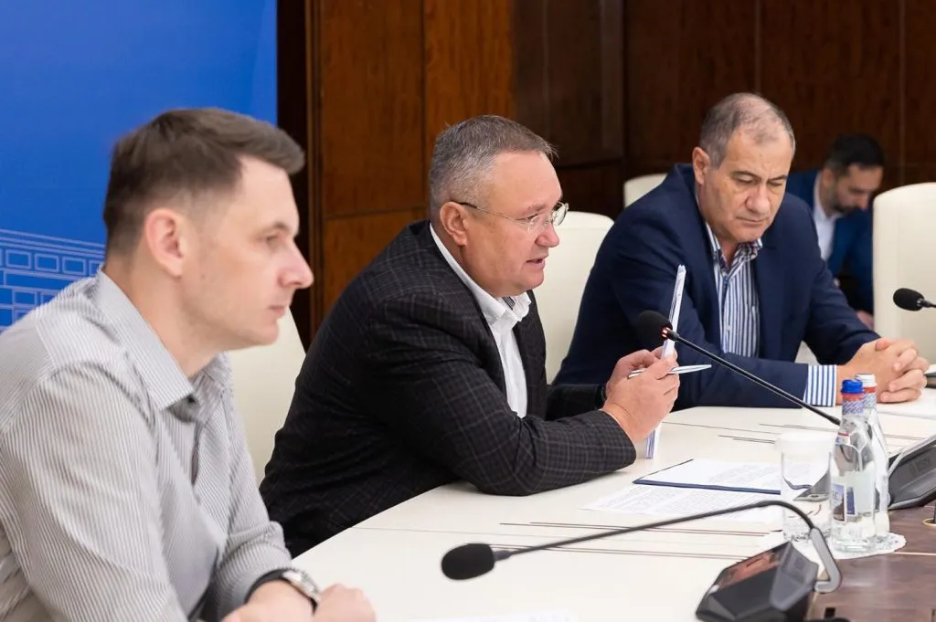 Nicolae Ciucă a cerut prefecților seriozitate maximă în combaterea efectelor caniculei – foto 4