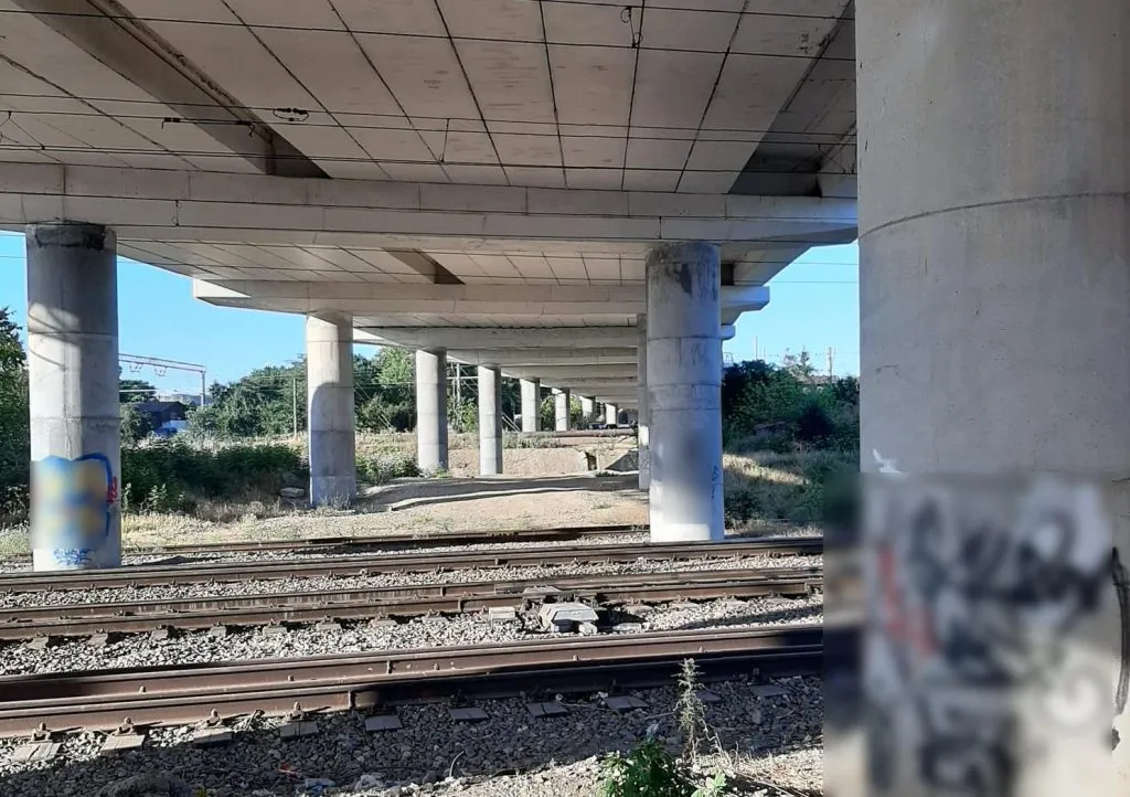 Prinși în timp ce desenau graffiti sub Podul de la Butelii – foto 2