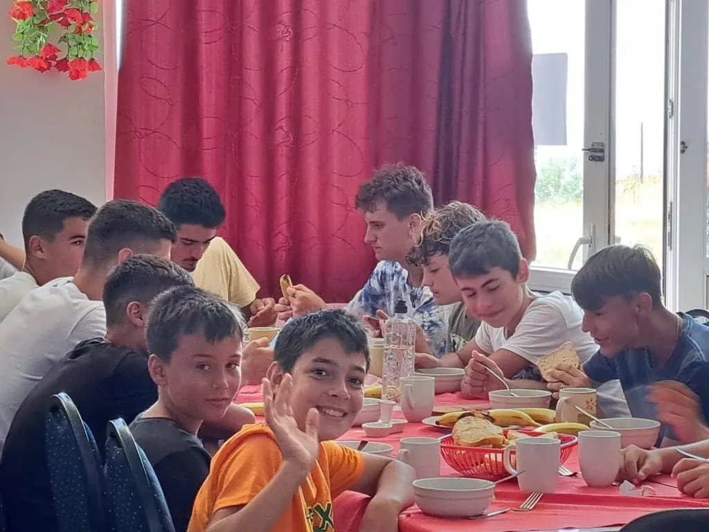 Vacanță la mare pentru 50 de copii instituționalizați și din familii defavorizate – foto 3