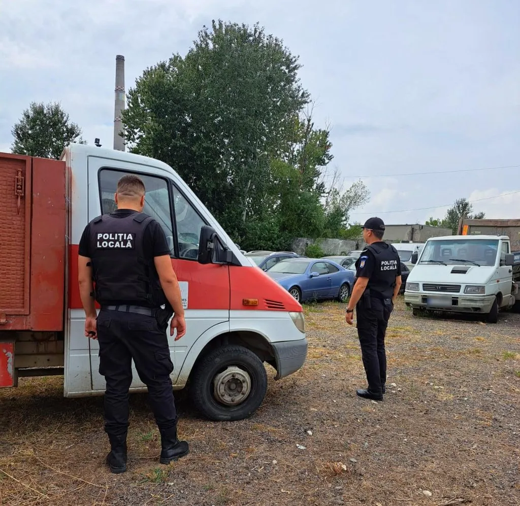 Autoutilitară confiscată și amendă pentru transport și depozitare ilegală a deșeurilor – foto 2