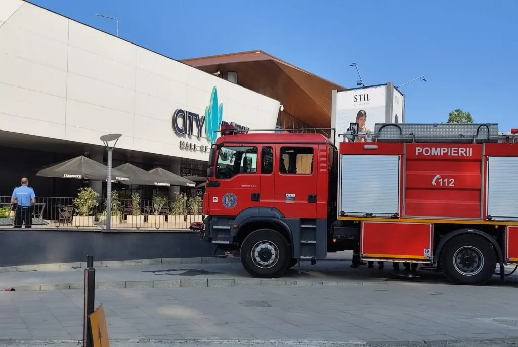 UPDATE: Alertă cu BOMBĂ la City Park Mall! Trafic îngreunat în zonă (FOTO/VIDEO) – foto 2