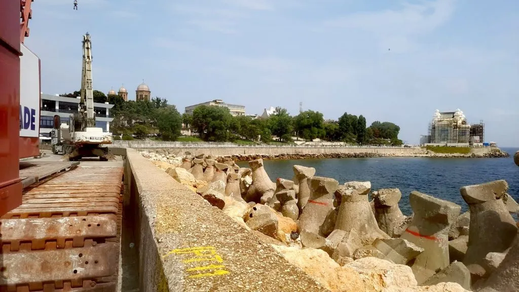 Continuă reparațiile la digul de nord din Portul Constanța – foto 2