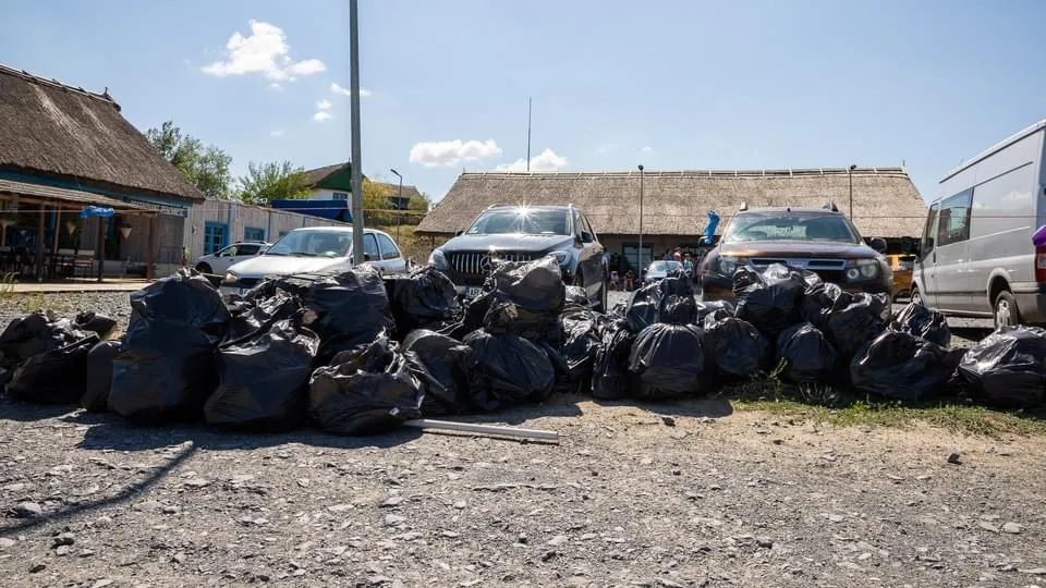 Județul Tulcea: Aproape două tone de gunoi, strânse în două zile – foto 2