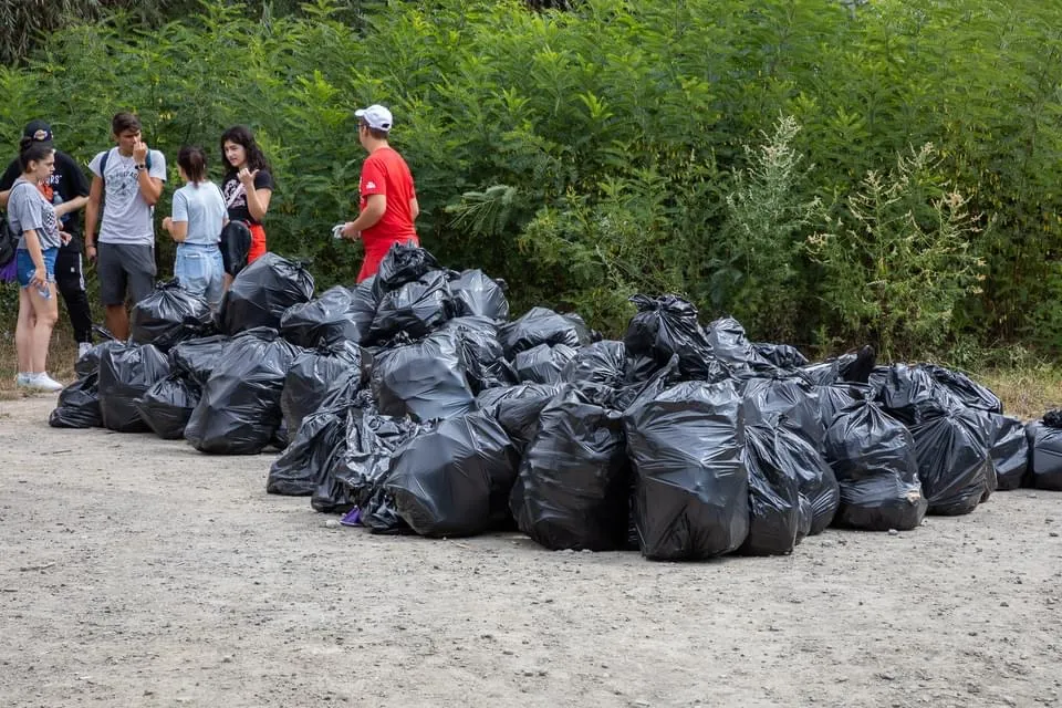 Județul Tulcea: Aproape două tone de gunoi, strânse în două zile – foto 3