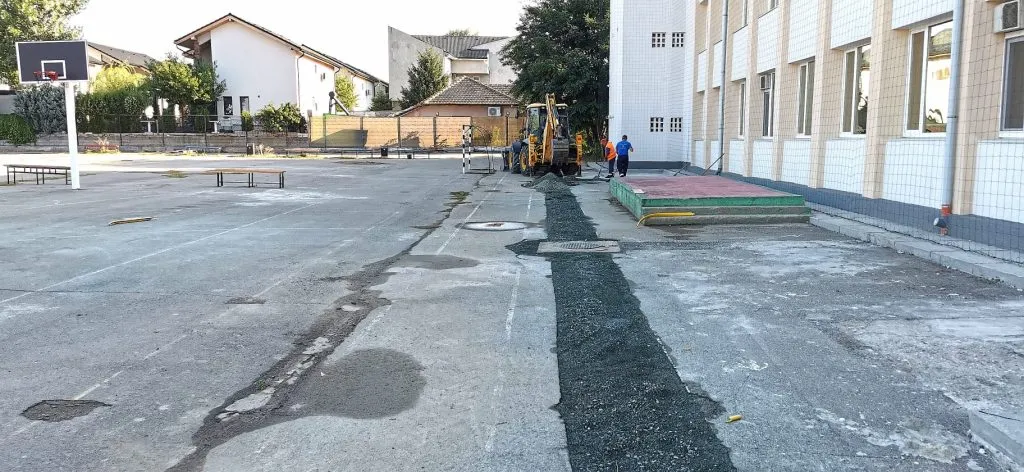 Se reamenajează spațiile exterioare pentru două școli din municipiul Constanța – foto 3