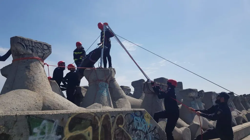 Lună dificilă pentru salvatorii de pe litoral – foto 8
