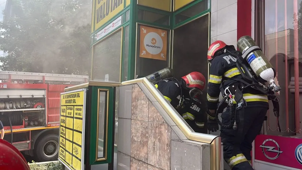 Tulcea: Incendiu la o casă de schimb valutar (VIDEO/FOTO) – foto 3