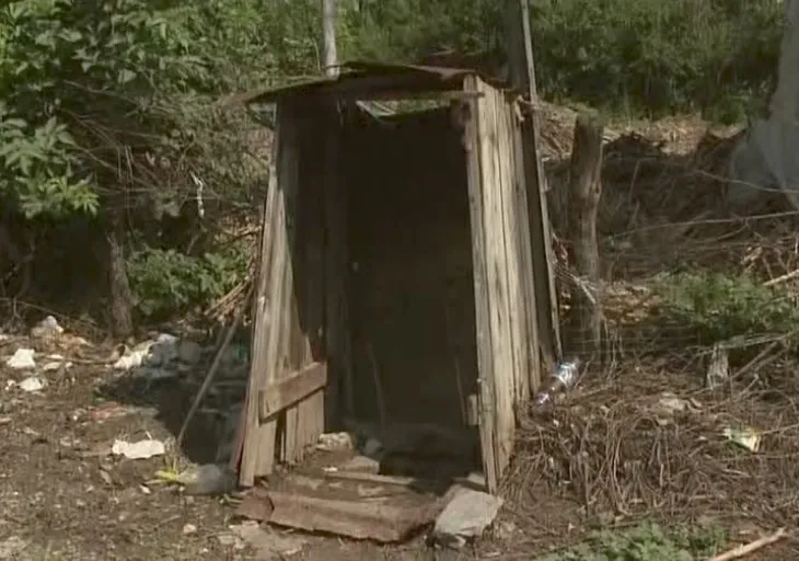 Fenomenul „Țăran Dobrogean”: Cu Android-ul în mână și WC-ul în curte! – foto 3