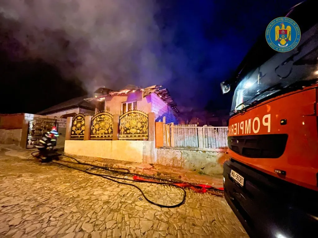Incendiu de proporții în Babadag. 4 case au fost afectate de flăcări – foto 3