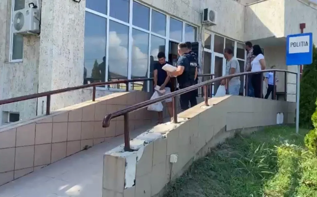 Bătuți și cu mașina incendiată (VIDEO) – foto 2