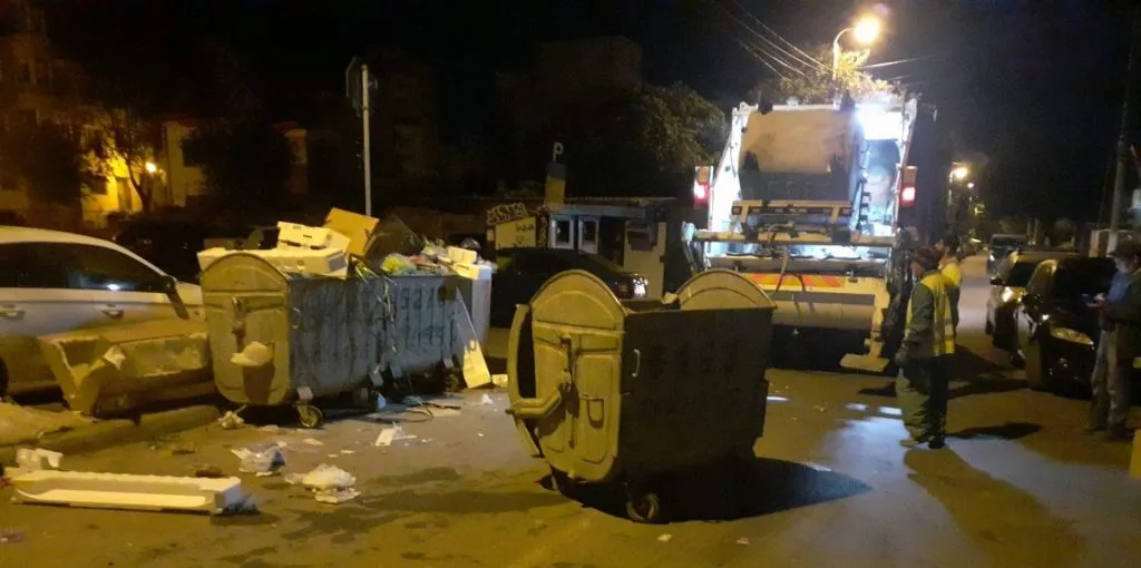 Nu parcați! Mulți șoferi nu respectă programul de colectare al deșeurilor – foto 2