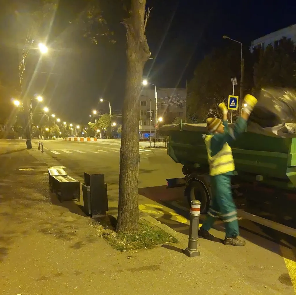 Nu parcați! Mulți șoferi nu respectă programul de colectare al deșeurilor – foto 3