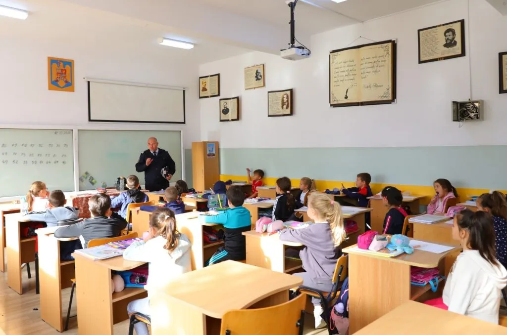 Simulare de cutremur, la o școală din Constanța – foto 3
