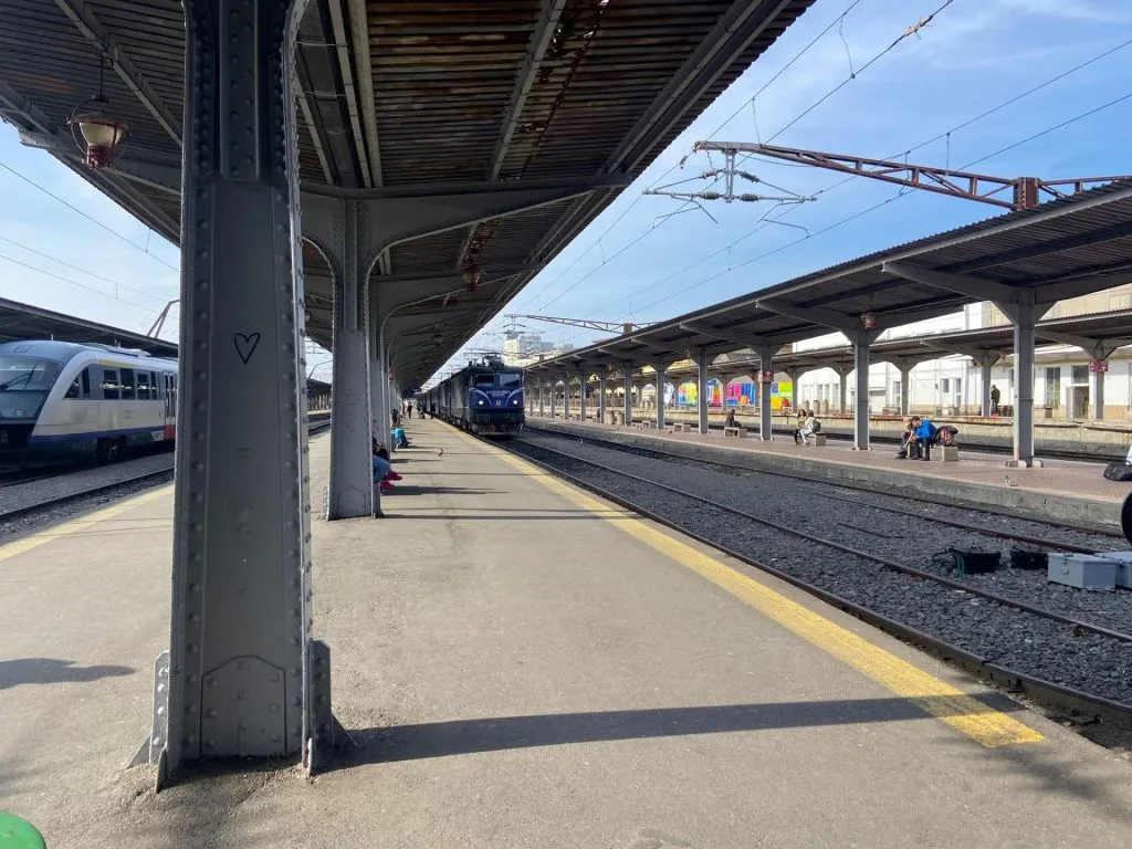 UPDATE: Probleme pe calea ferată la Cernavodă. Cum primești „cadou” cel puțin o oră în plus de stat în tren  – foto 3