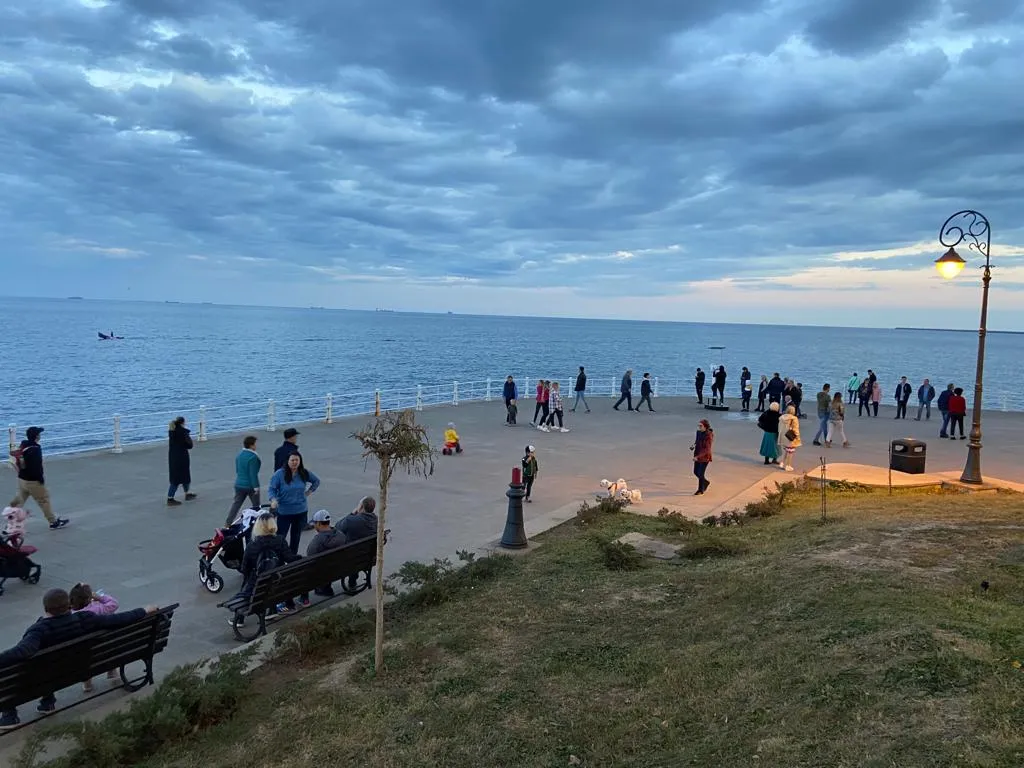 La pas pe faleză, la Cazino (GALERIE FOTO) – foto 3