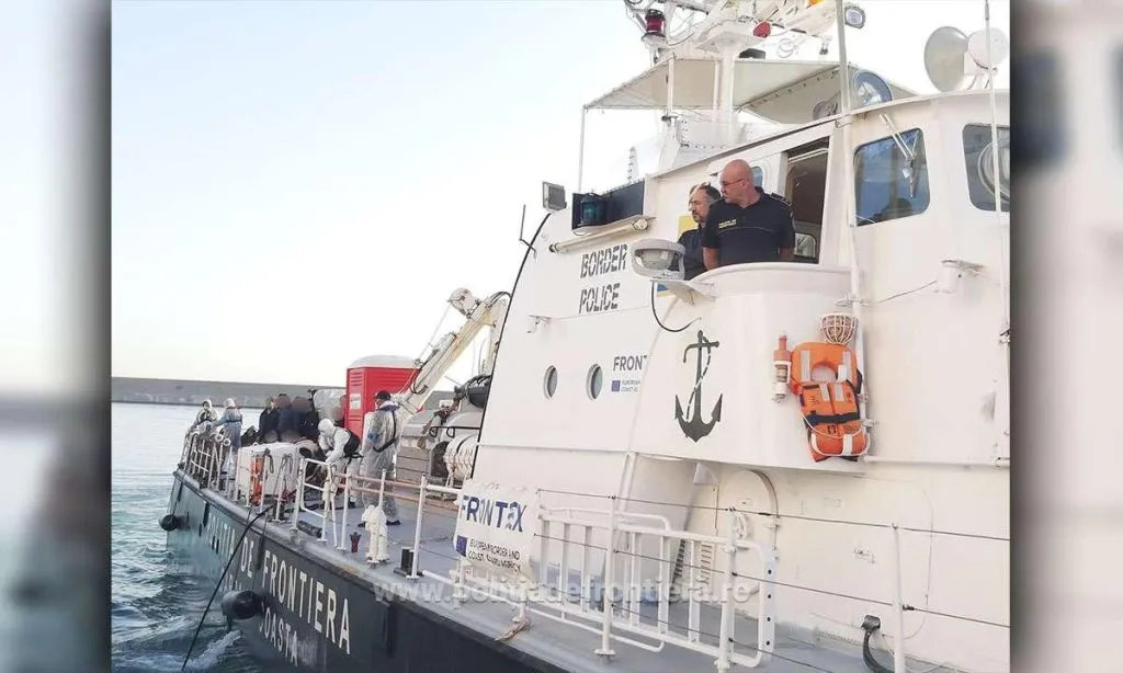 Eroi în Mediterana. Aproape 500 de persoane, salvate de polițiștii de frontieră români – foto 2