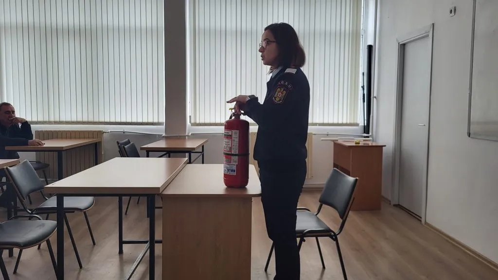 Elevii constănțeni au participat la o simulare în caz de cutremur – foto 6