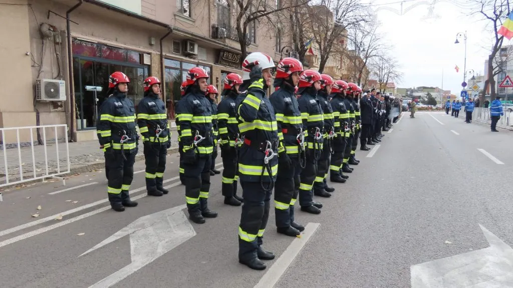 Trafic paralizat de repetițiile pentru festivitățile de 1 Decembrie (FOTO) – foto 9