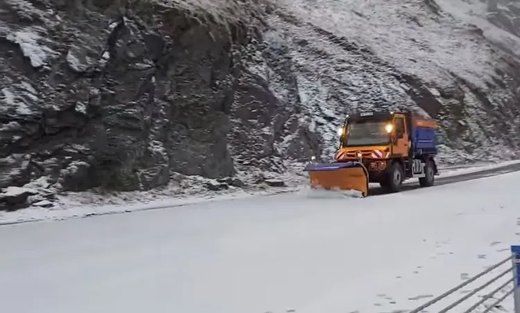 S-a instalat iarna pe Transfăgărășan  – foto 2