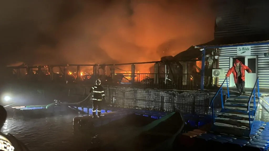 UPDATE-Incendiu la o pensiune din Delta Dunării (FOTO/VIDEO) – foto 2