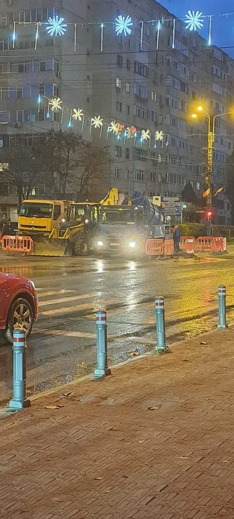 „Spălătorie auto” gratis, în Tomis 3.  Constănțenii fac haz de necaz (FOTO) – foto 3