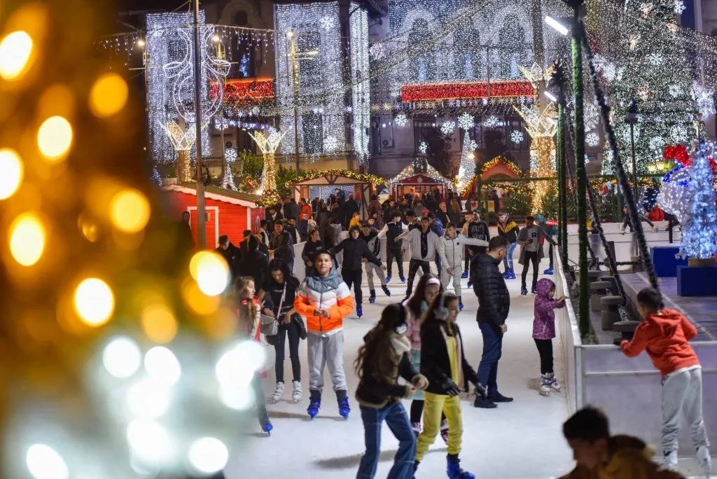 Au început să se deschidă târgurile de Crăciun din țară (FOTO) – foto 9