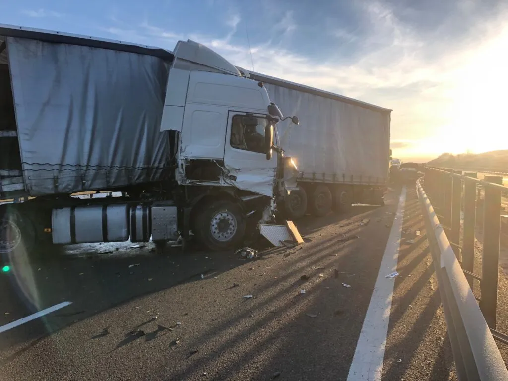 Accident cu 13 mașini și 6 răniți pe A3 (FOTO) – foto 2