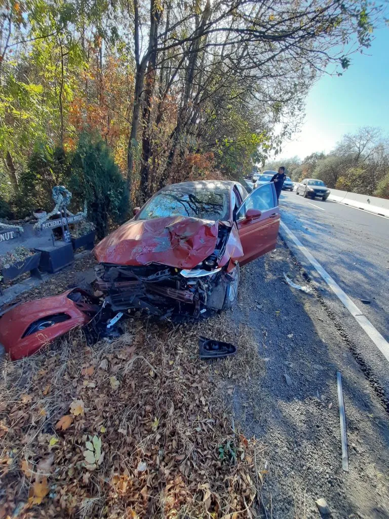 Accident rutier cu 3 victime la ieșire din Tuzla (FOTO). O persoană, în stare GRAVĂ – foto 2