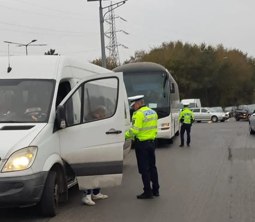 Șoferii de transport public de persoane, luați la bani mărunți de polițiștii constănțeni – foto 4