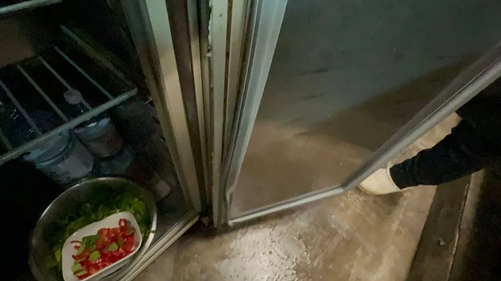 Restaurantul Delfinul, închis și amendat din nou de Protecția Consumatorului – foto 4