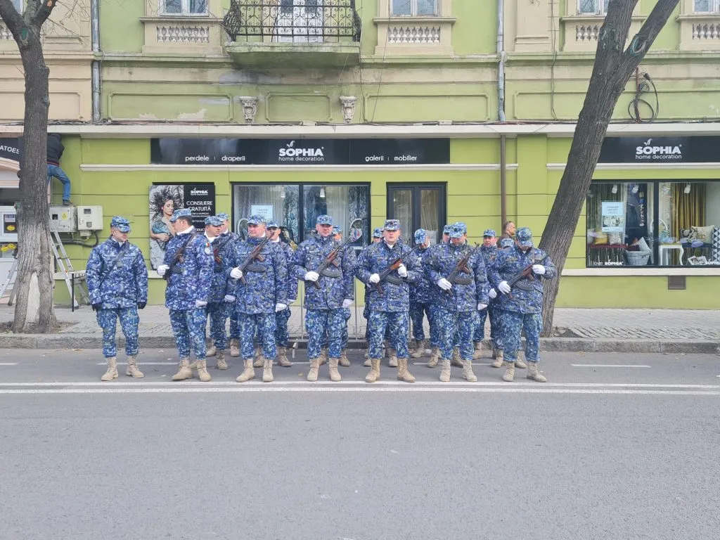 Trafic paralizat de repetițiile pentru festivitățile de 1 Decembrie (FOTO) – foto 4