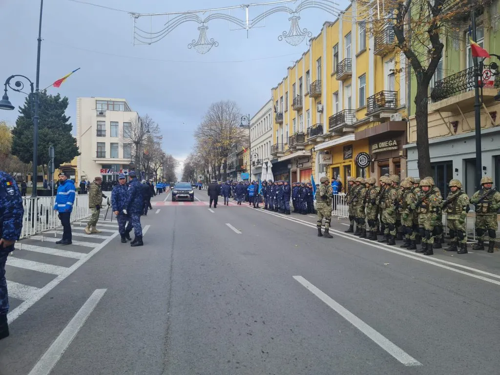 Trafic paralizat de repetițiile pentru festivitățile de 1 Decembrie (FOTO) – foto 2